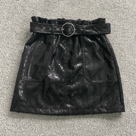 Haute Monde Dresses & Skirts - Adorable Soft Snake Skin Skirt